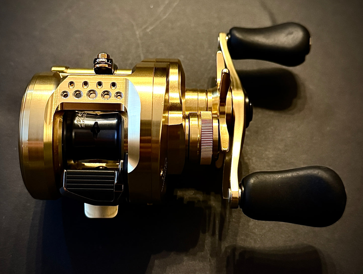 Shimano Calcutta 100 Baitcasting Reel - Right Hand | Very Good Used Condition