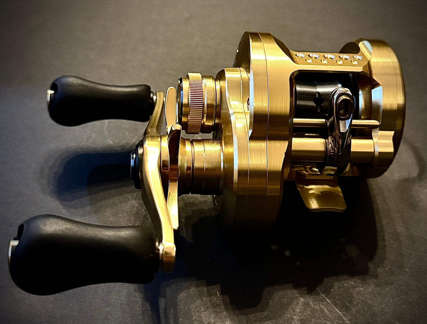 Shimano Calcutta 100 Baitcasting Reel - Right Hand | Very Good Used Condition